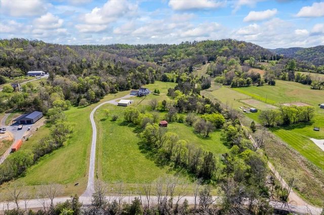 216 Old Wolf Hill Rd, Bethpage, TN 37022