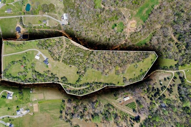 216 Old Wolf Hill Rd, Bethpage, TN 37022