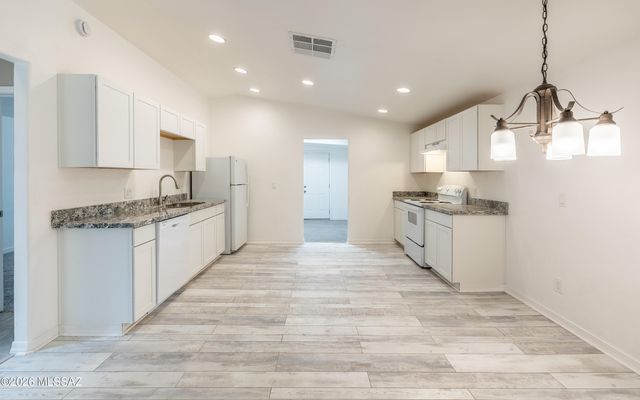 623 W Thurber Road, Tucson, AZ 85705