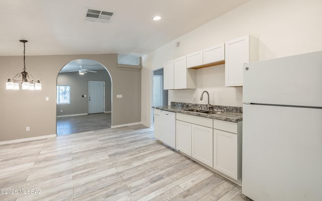 623 W Thurber Road, Tucson, AZ 85705