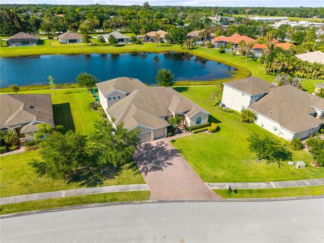 4370 9th Manor SW, Vero Beach, FL 32968