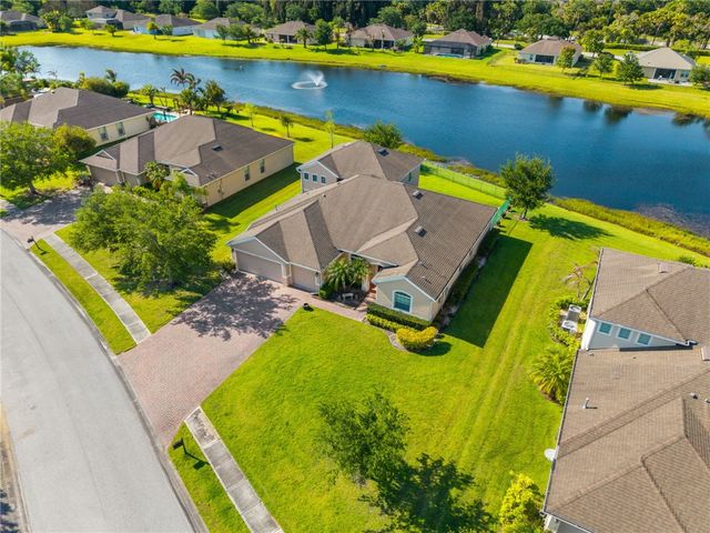 4370 9th Manor SW, Vero Beach, FL 32968