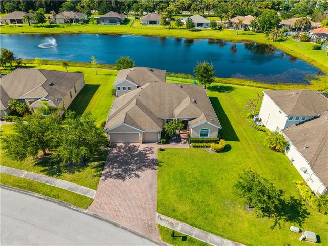 4370 9th Manor SW, Vero Beach, FL 32968
