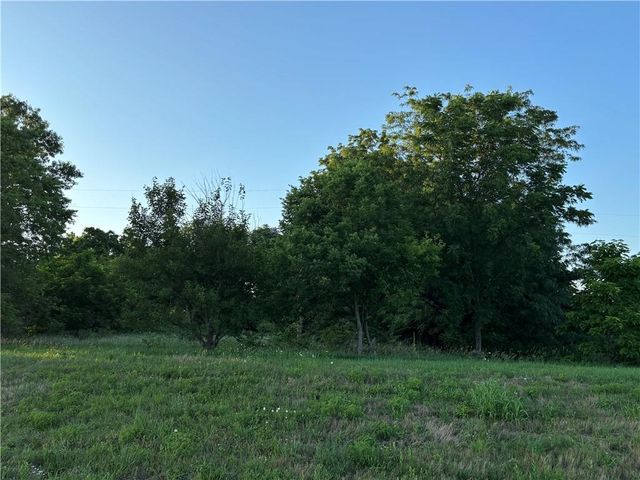 27865 New Lancaster Road, Louisburg, KS 66053