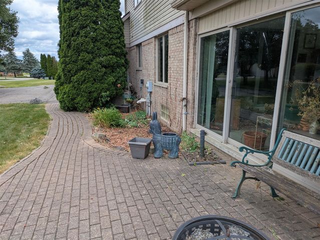 9216 Mirage Lake Drive, Milan, MI 48160