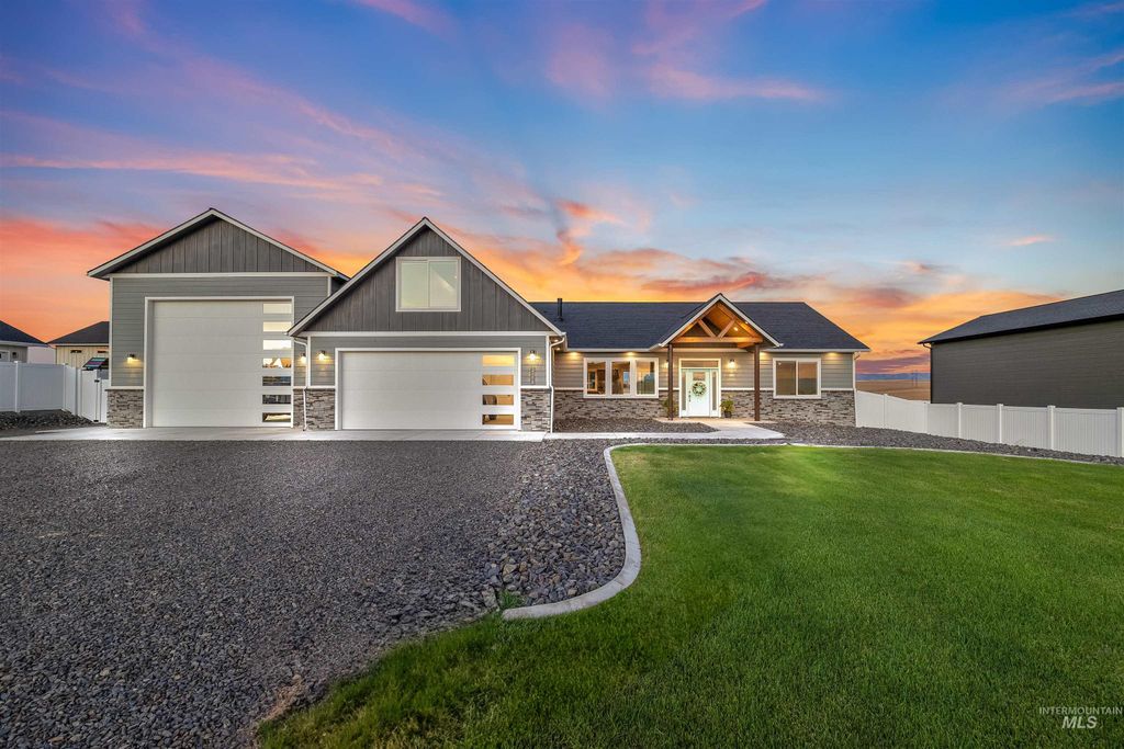 2111 Vinifera Blvd, Lewiston, ID 83501