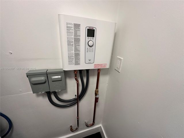 1955 Washington St, Hollywood, FL 33020