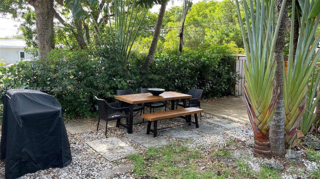 Image 21 of property listing at 1955 Washington St, Hollywood, FL 33020