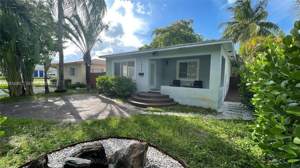 Image 22 of property listing at 1955 Washington St, Hollywood, FL 33020