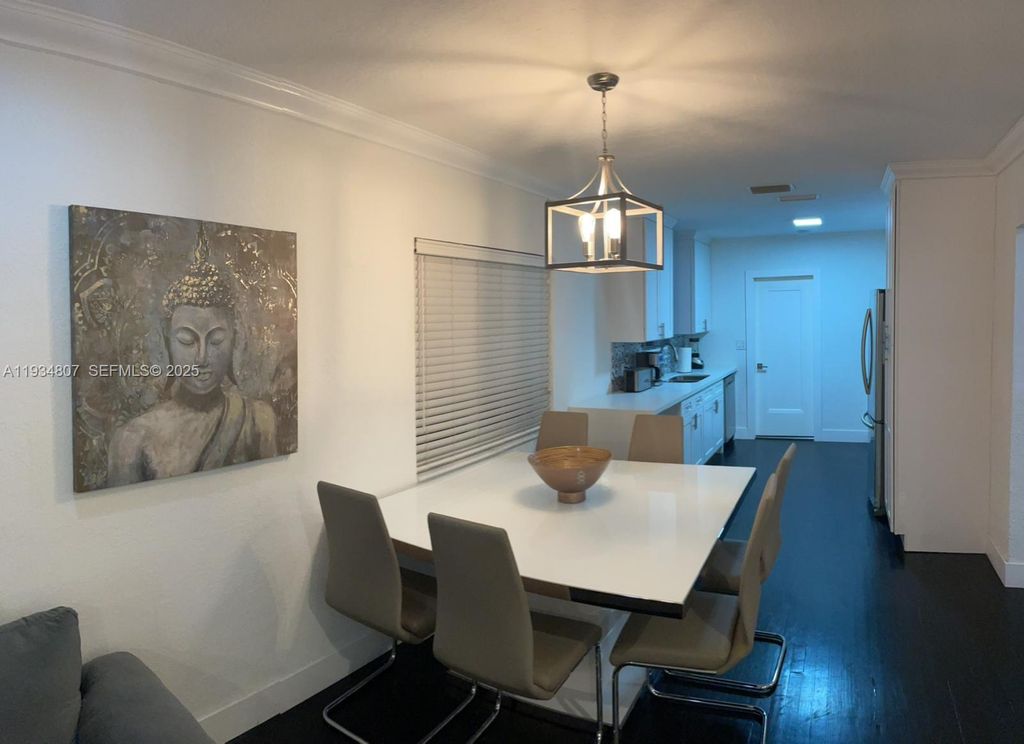 Image 3 of property listing at 1955 Washington St, Hollywood, FL 33020