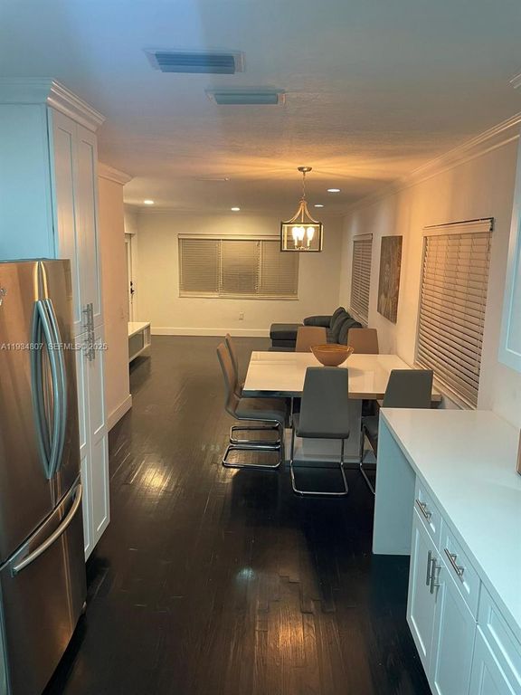 Image 7 of property listing at 1955 Washington St, Hollywood, FL 33020