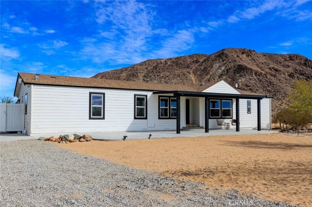 Image 2 of property listing at 58770 Gerrie Lane, Landers, CA 92285
