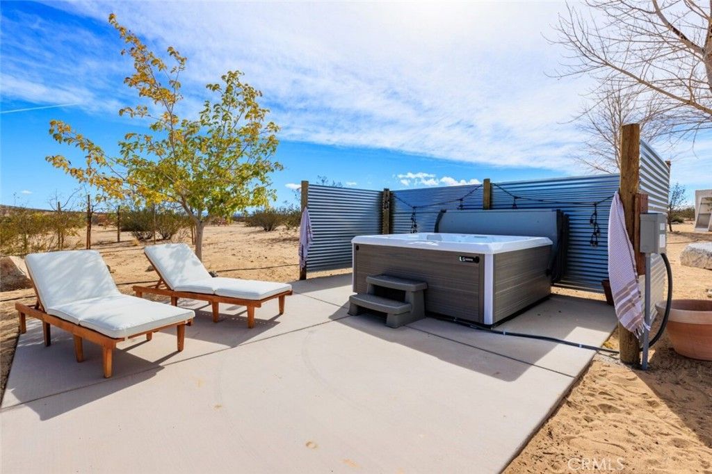 Image 22 of property listing at 58770 Gerrie Lane, Landers, CA 92285