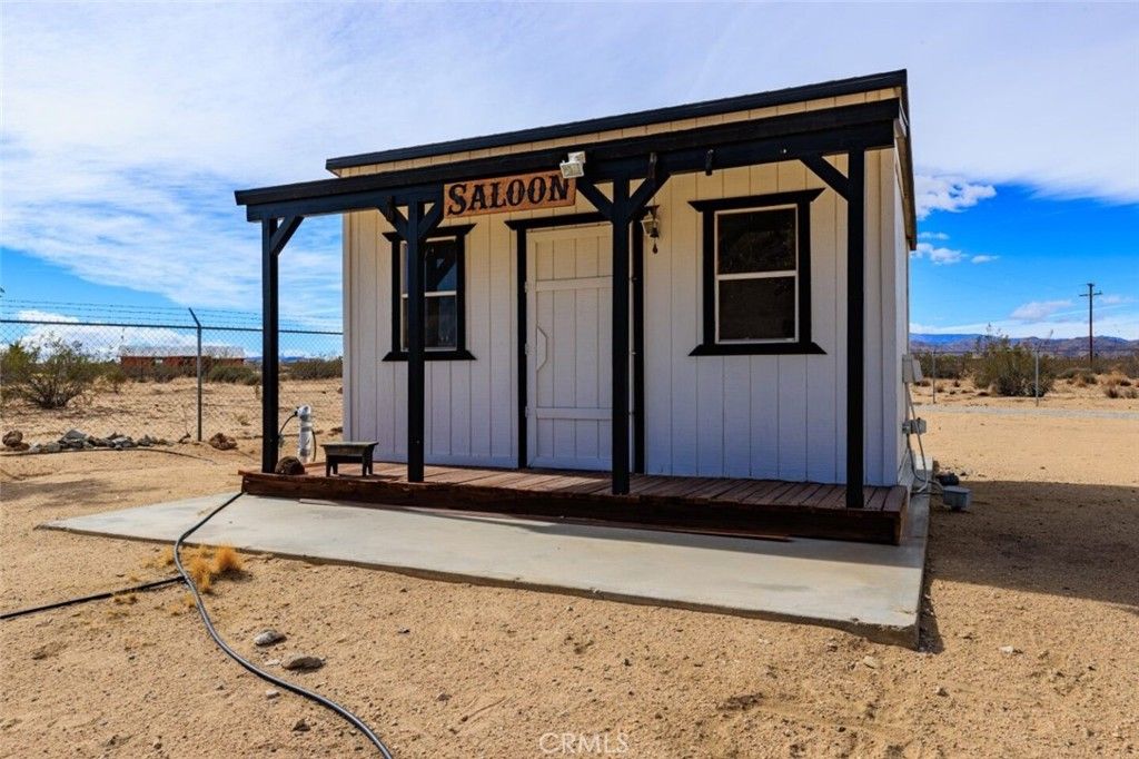 Image 23 of property listing at 58770 Gerrie Lane, Landers, CA 92285