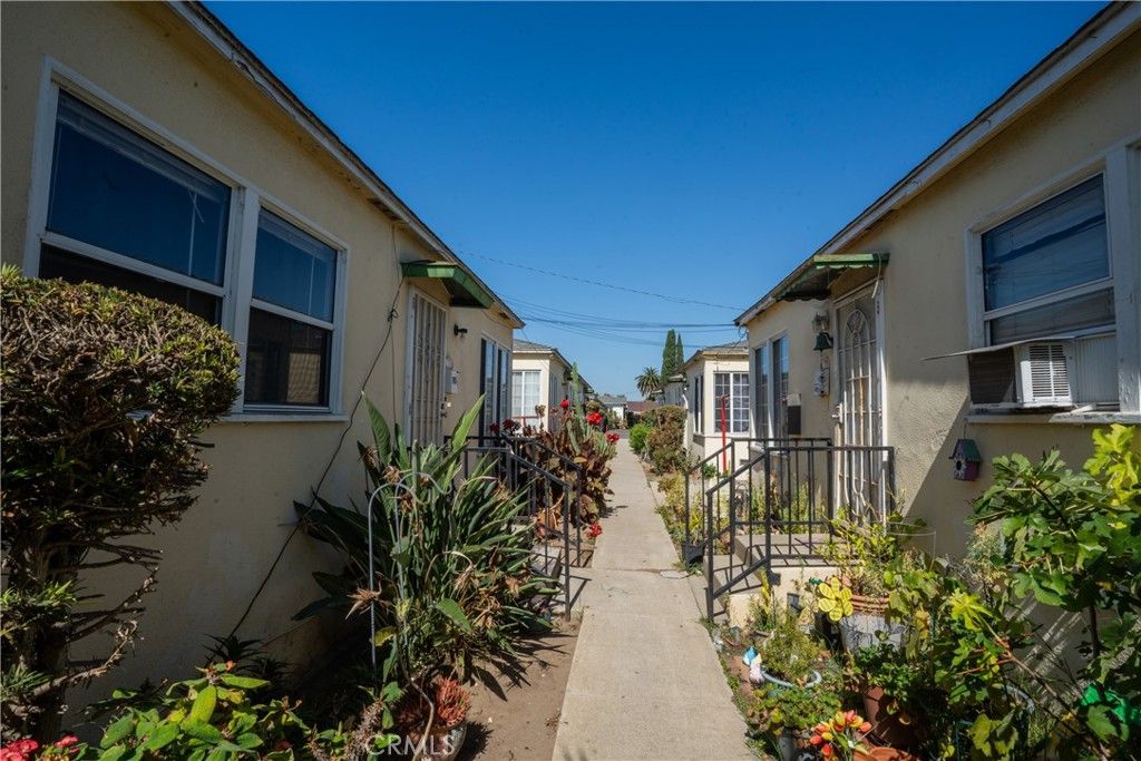 10901 S Freeman, Inglewood, CA 90304