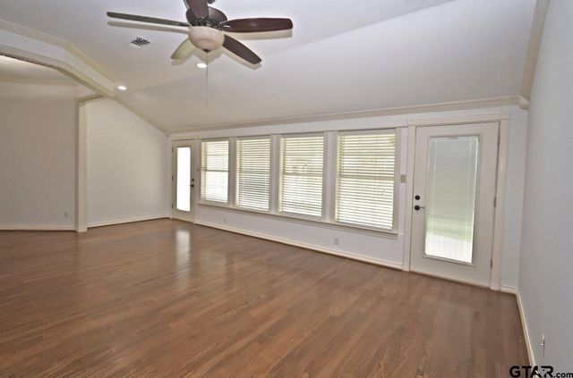 2902 Live Oak Dr, Rowlett, TX 75088