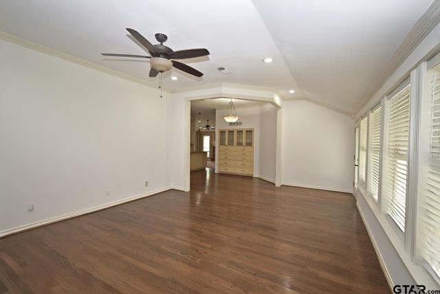 2902 Live Oak Dr, Rowlett, TX 75088