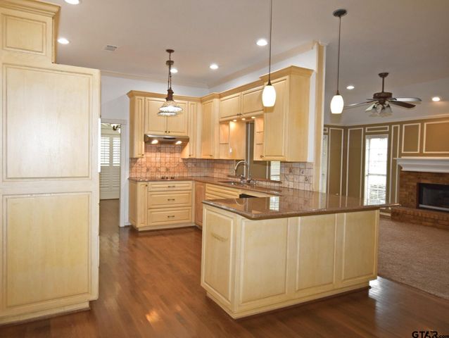 2902 Live Oak Dr, Rowlett, TX 75088