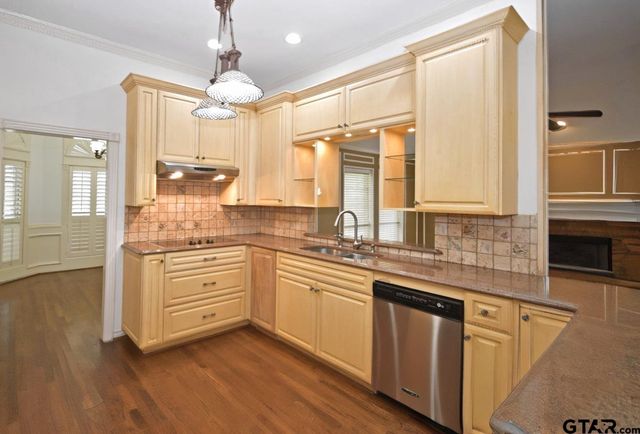 2902 Live Oak Dr, Rowlett, TX 75088