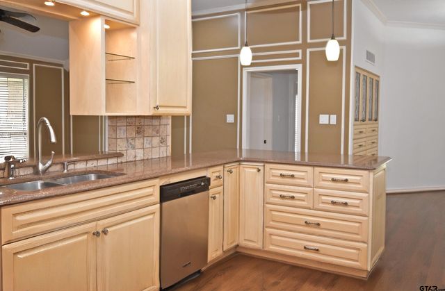 2902 Live Oak Dr, Rowlett, TX 75088