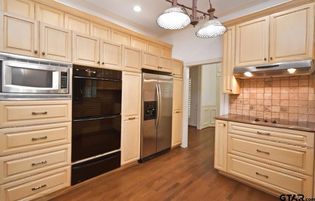 2902 Live Oak Dr, Rowlett, TX 75088