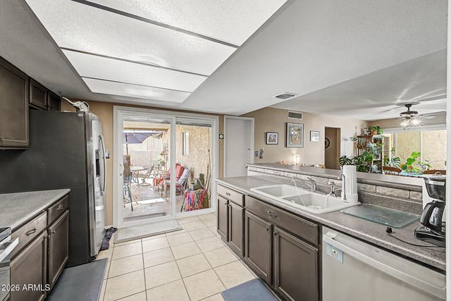 5221 E SAGUARO Circle, Phoenix, AZ 85044