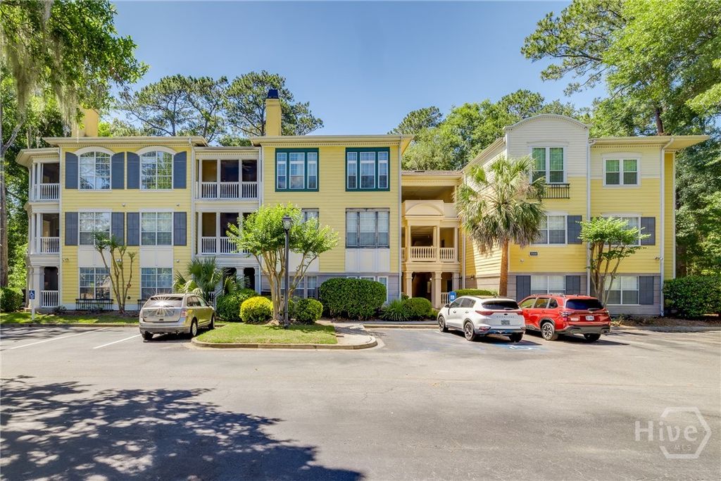 Image 1 of property listing at 3334 Whitemarsh Way, Savannah, GA 31410