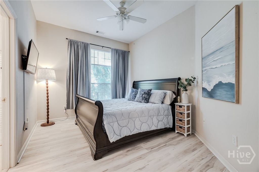 Image 17 of property listing at 3334 Whitemarsh Way, Savannah, GA 31410