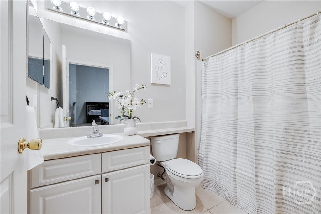 Image 20 of property listing at 3334 Whitemarsh Way, Savannah, GA 31410