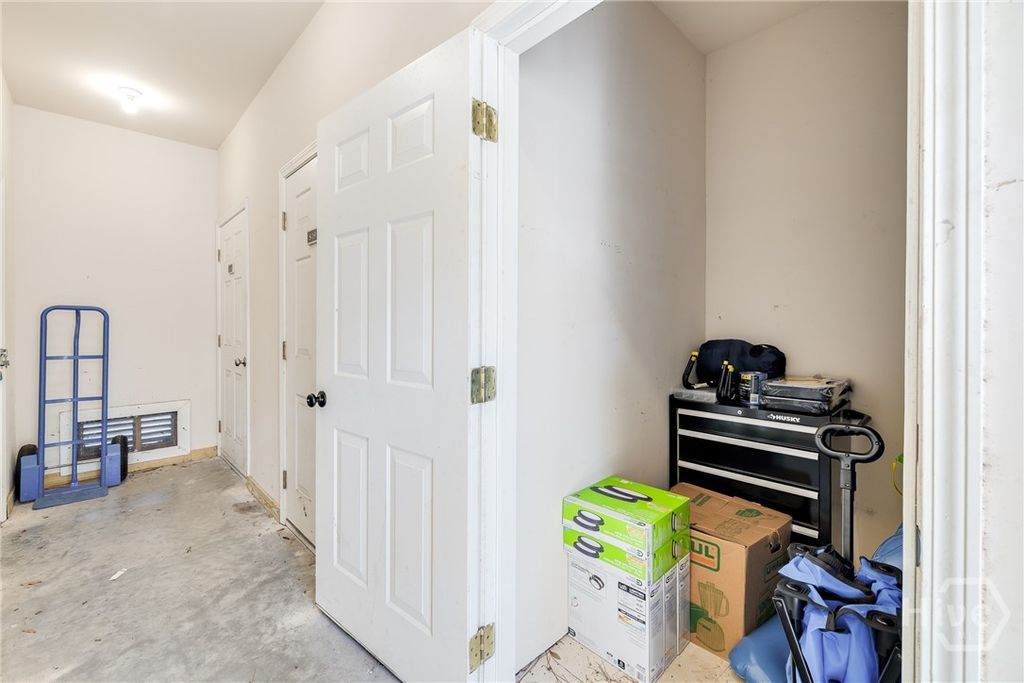 Image 28 of property listing at 3334 Whitemarsh Way, Savannah, GA 31410