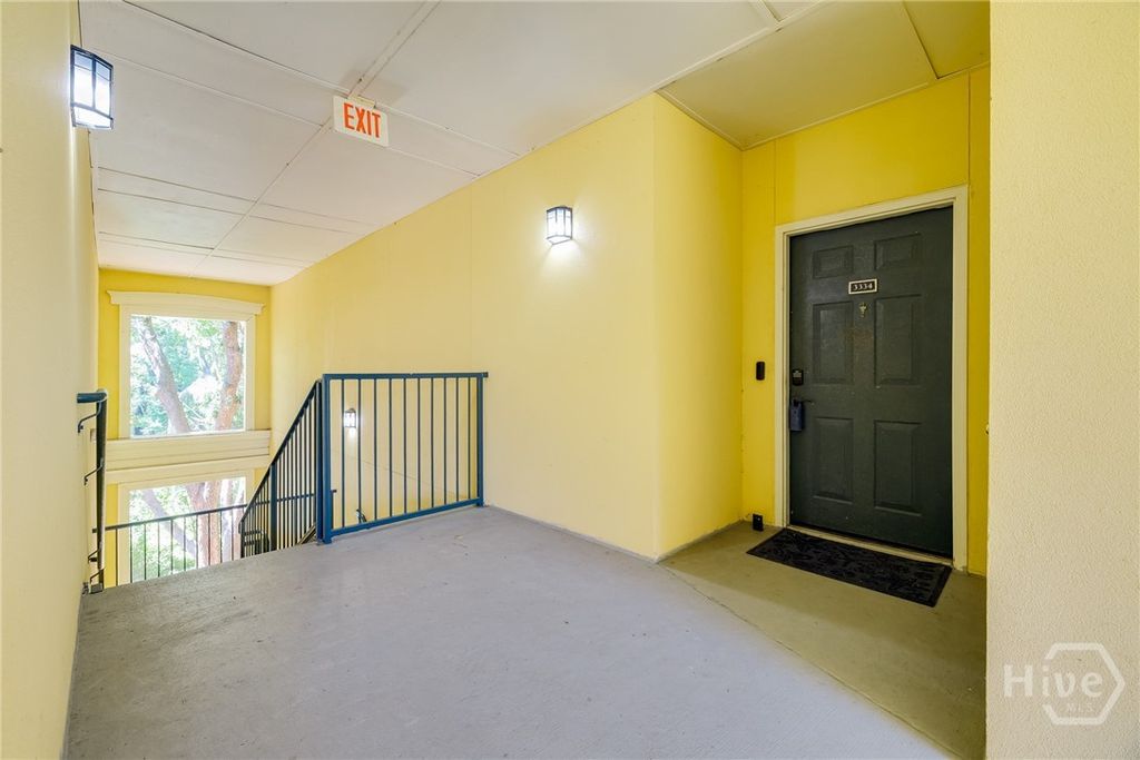 Image 3 of property listing at 3334 Whitemarsh Way, Savannah, GA 31410