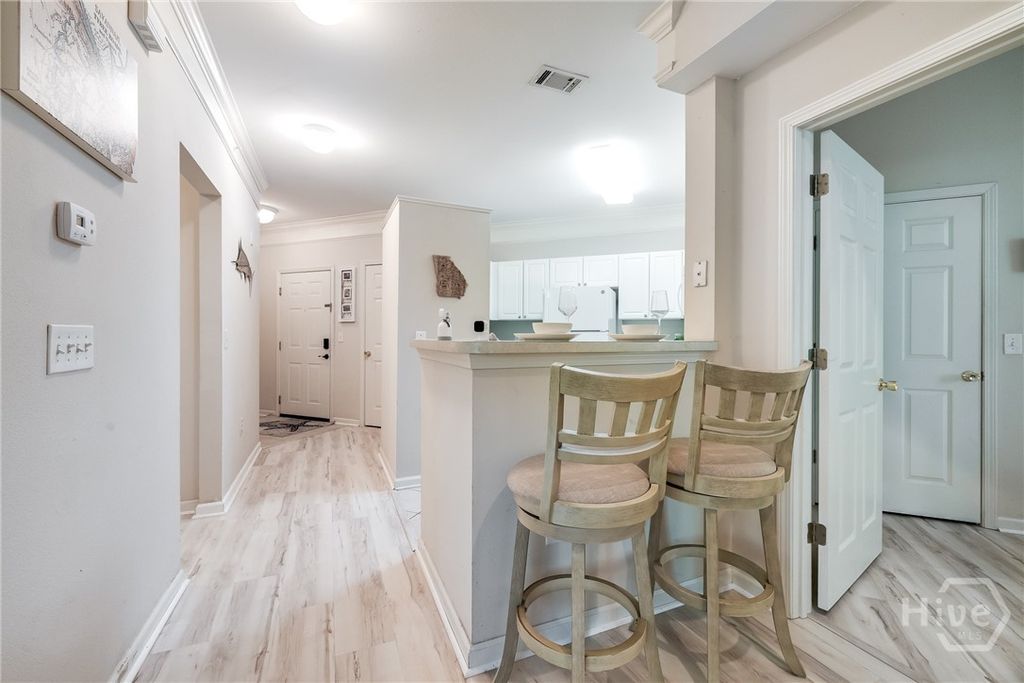 Image 5 of property listing at 3334 Whitemarsh Way, Savannah, GA 31410
