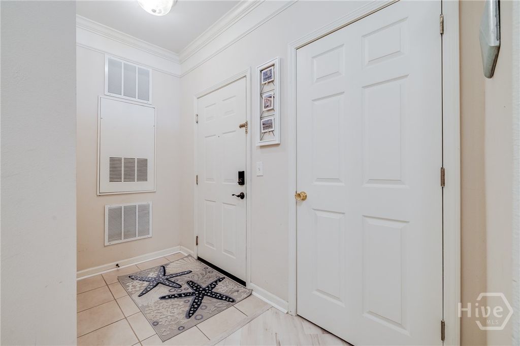 Image 6 of property listing at 3334 Whitemarsh Way, Savannah, GA 31410