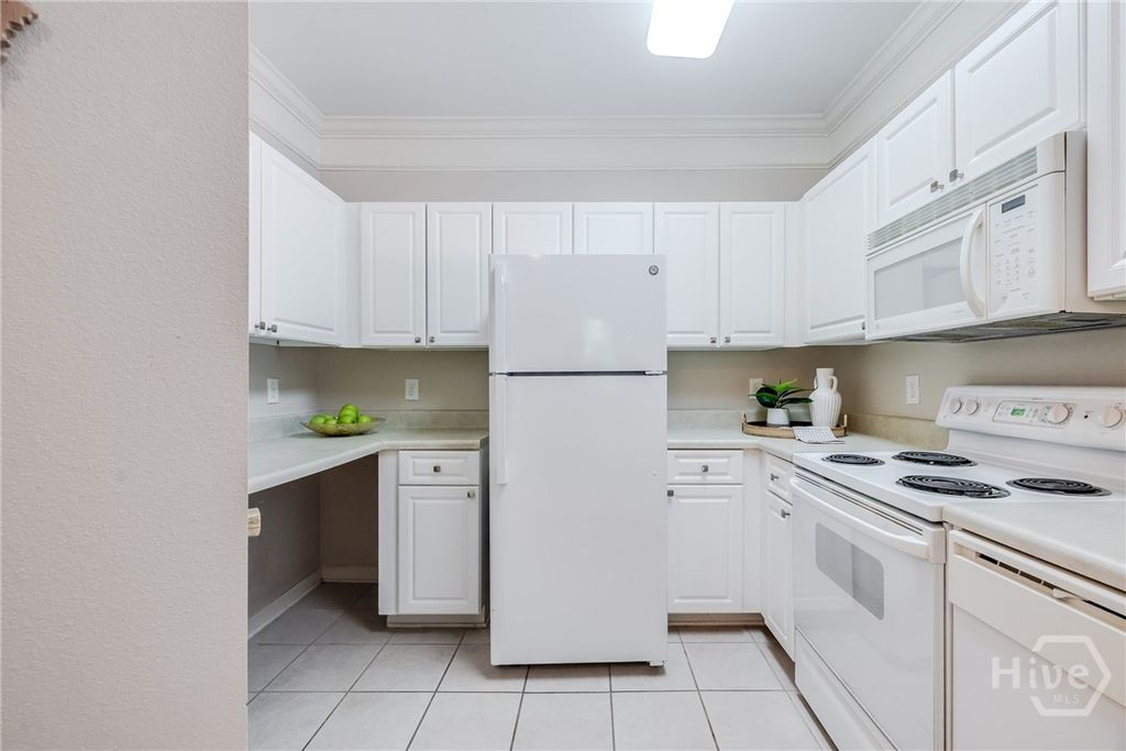 Image 7 of property listing at 3334 Whitemarsh Way, Savannah, GA 31410