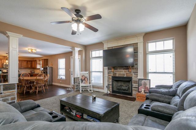 4601 MAPLE LEAF DR, Columbia, MO 65201