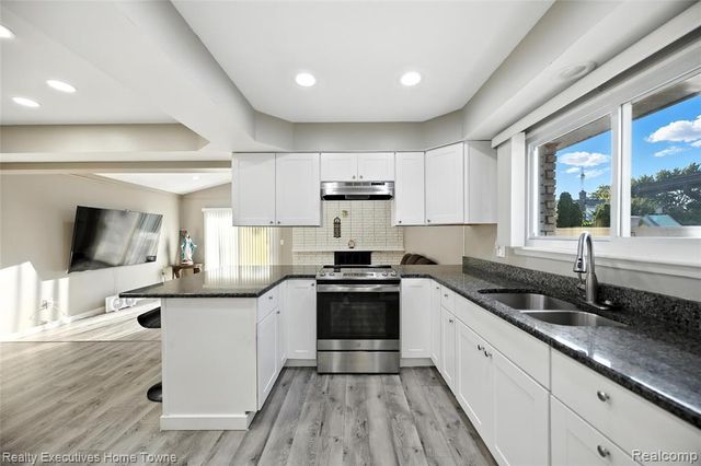 37011 Tricia Drive, Sterling Heights, MI 48310