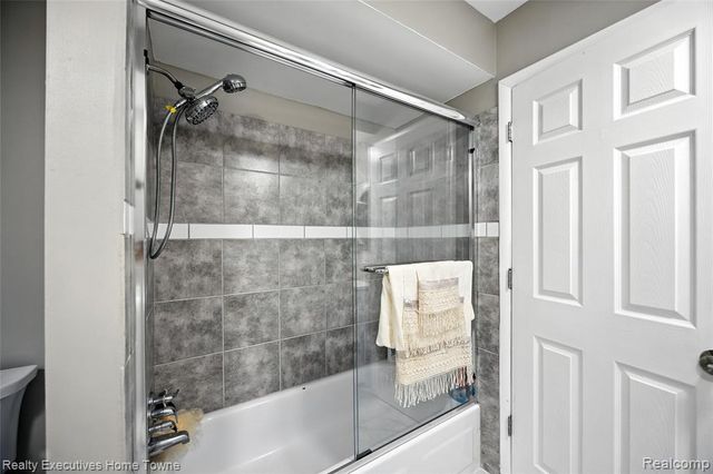 37011 Tricia Drive, Sterling Heights, MI 48310