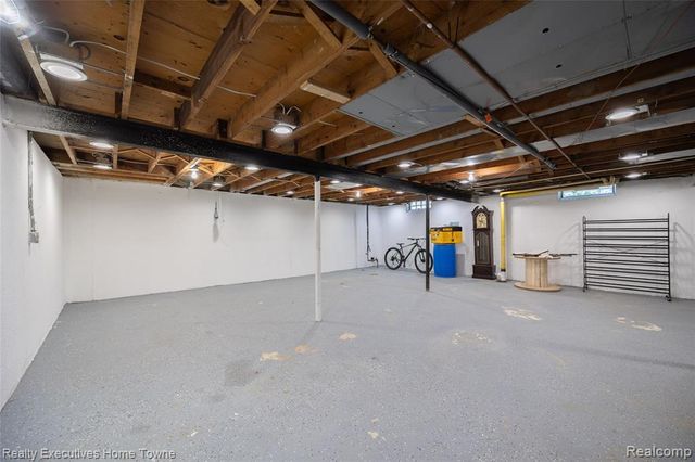 37011 Tricia Drive, Sterling Heights, MI 48310