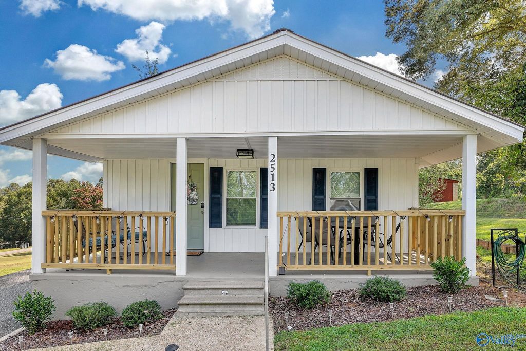 2513 Lakeview Drive, Guntersville, AL 35976