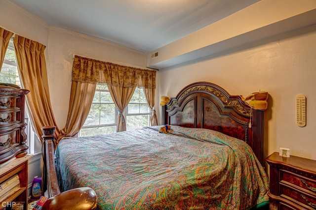 2832 N Mozart Street, Chicago, IL 60618