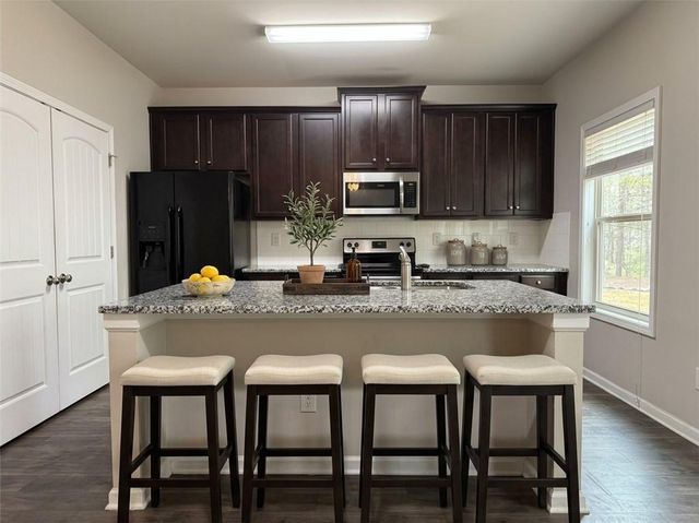 910 Walnut Woods Drive, Braselton, GA 30517