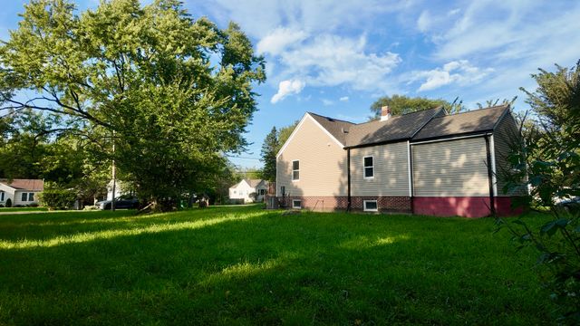 10703 W Woodland Avenue, Beach Park, IL 60087
