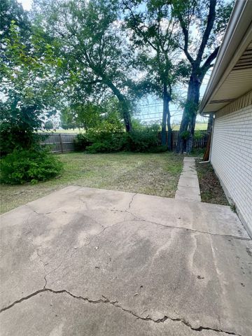 6115 Red Bird Court, Dallas, TX 75232