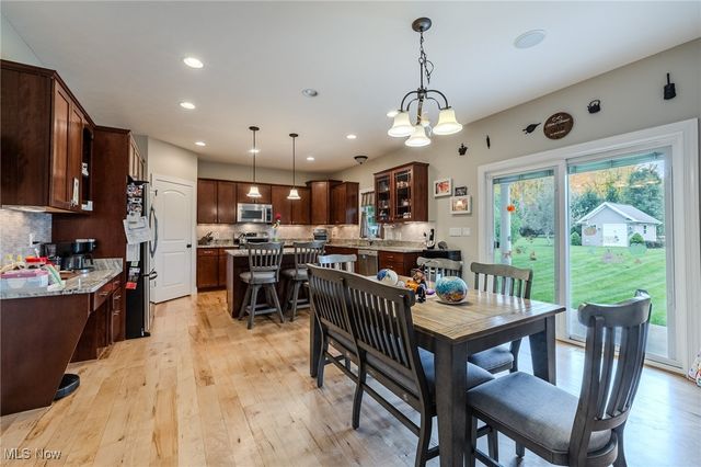 38694 Andrews Ridge Way, Willoughby, OH 44094