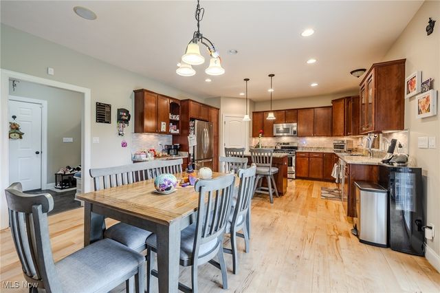 38694 Andrews Ridge Way, Willoughby, OH 44094