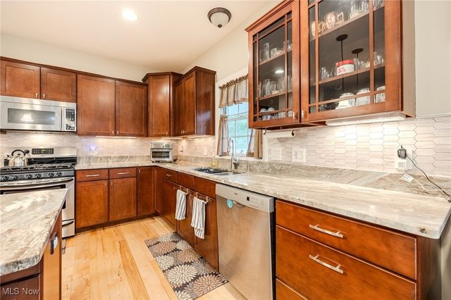 38694 Andrews Ridge Way, Willoughby, OH 44094