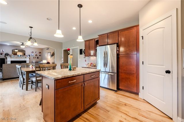 38694 Andrews Ridge Way, Willoughby, OH 44094