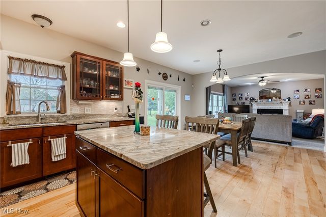 38694 Andrews Ridge Way, Willoughby, OH 44094