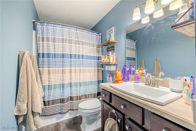 38694 Andrews Ridge Way, Willoughby, OH 44094