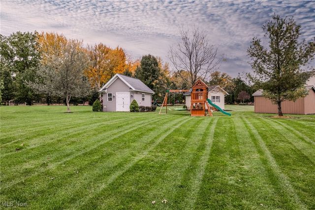 38694 Andrews Ridge Way, Willoughby, OH 44094